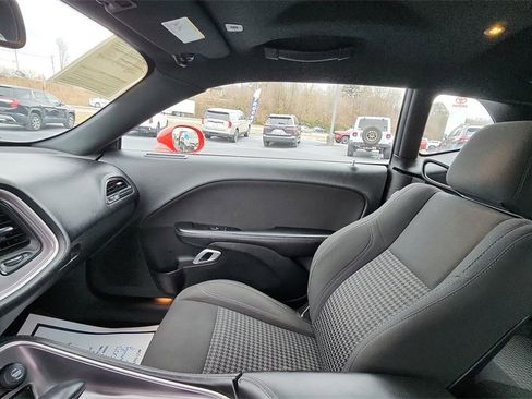 Used 2019 Dodge Challenger SXT image 11