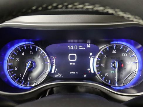 Used 2023 Chrysler Pacifica Touring-L image 11