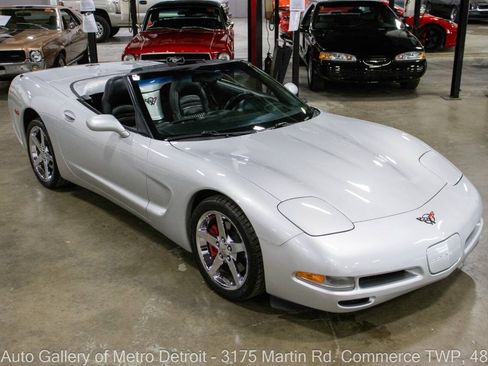 Used 2002 Chevrolet Corvette Convertible w/ Preferred Equipment Group2 RWD image 10