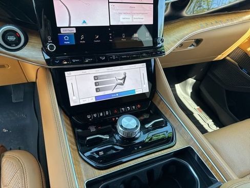 Used 2022 Jeep Grand Wagoneer Series III w/ Rear Seat Video Group 1 AWD/4WD image 22