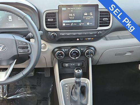 Used 2025 Hyundai Venue SEL FWD image 20