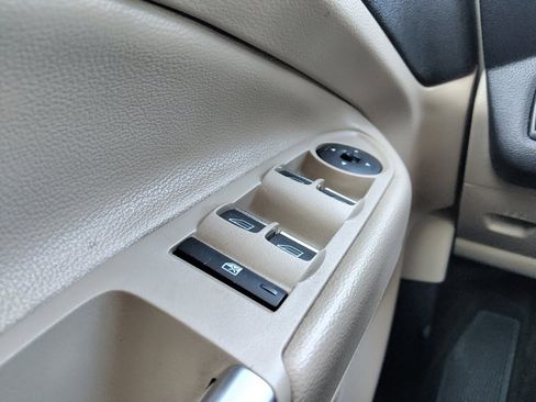 Used 2018 Ford Escape Titanium w/ Ford Safe & Smart Package AWD/4WD image 27