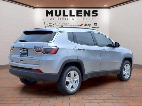 Used 2022 Jeep Compass Latitude AWD/4WD image 3