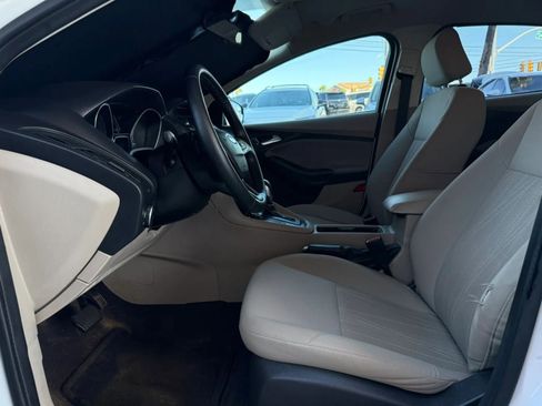 Used 2015 Ford Focus SE w/ SE Sport Package FWD image 40
