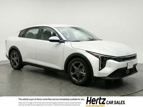 Used 2025 Kia K4 LXS image 1