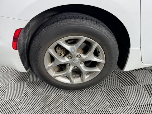 Used 2018 Chrysler Pacifica Limited FWD image 14
