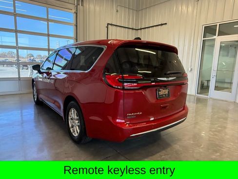 New 2026 Chrysler Pacifica Select image 5