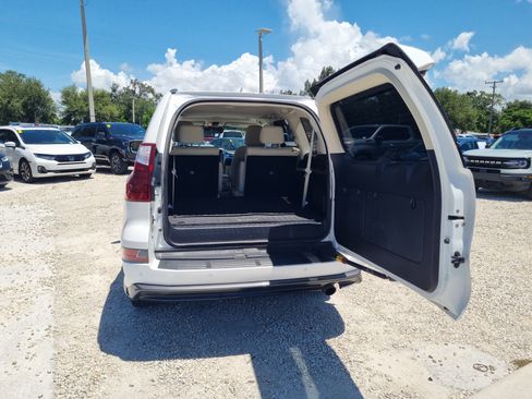 Used 2021 Lexus GX 460 Premium w/ Accessory Package AWD/4WD image 8