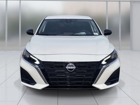 New 2025 Nissan Altima 2.5 SV image 9