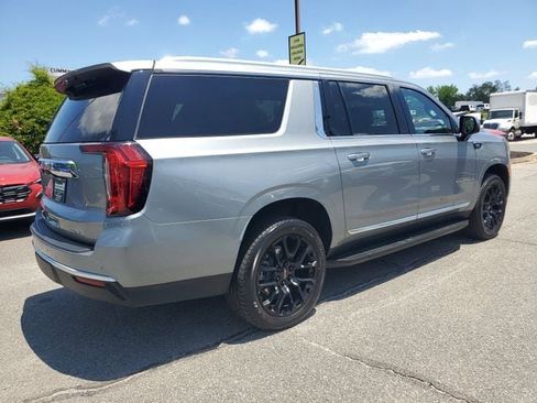 Used 2023 GMC Yukon XL SLT w/ SLT Premium Package AWD/4WD image 6