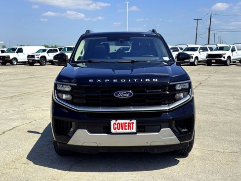 Used 2025 Ford Expedition Platinum AWD/4WD image 3