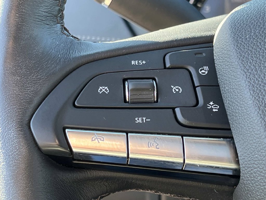 Certified 2023 Cadillac XT4 Premium Luxury FWD image 36