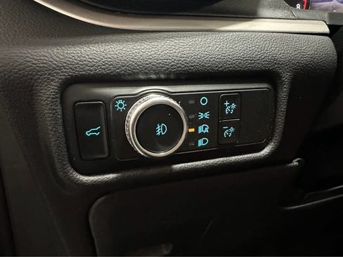 Used 2022 Ford Explorer XLT w/ Equipment Group 202A image 21