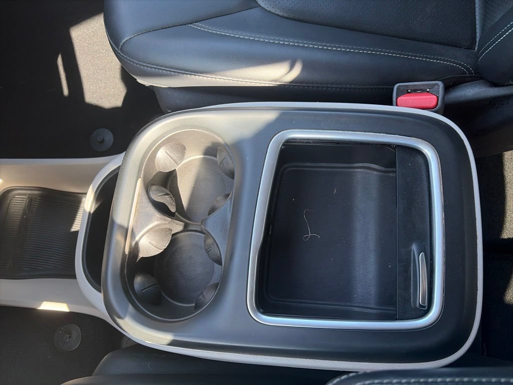 Used 2024 Chrysler Pacifica Touring-L FWD image 24