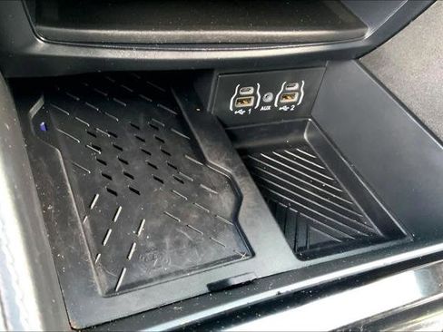 Certified 2025 Chrysler Pacifica Limited image 30