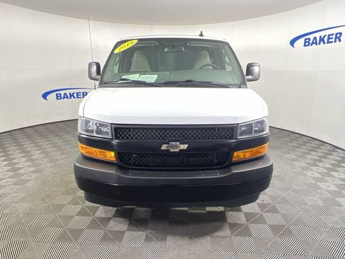 Used 2019 Chevrolet Express 2500 RWD image 3