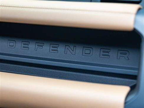 Used 2026 Land Rover Defender 110 X-Dynamic SE AWD/4WD image 32