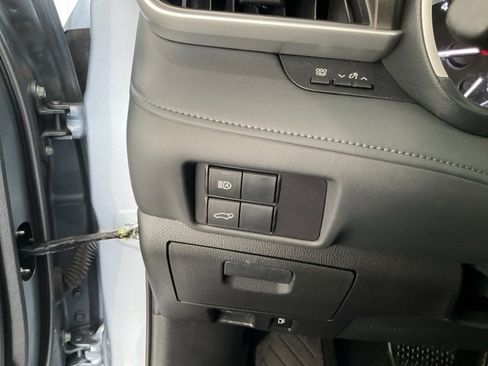 Used 2022 Toyota Highlander XLE image 9