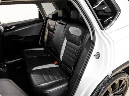 Used 2022 Volkswagen Taos SEL w/ Panoramic Sunroof Package image 42