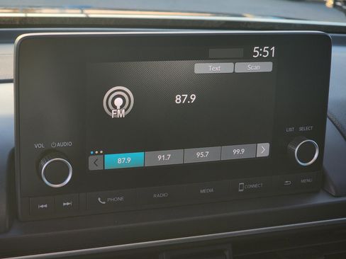 Used 2023 Honda Pilot LX image 22