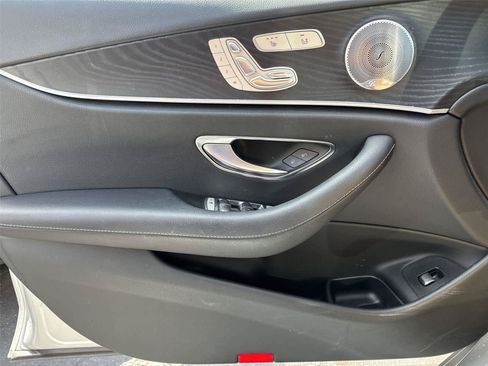 Used 2019 Mercedes-Benz E 300 4MATIC image 32