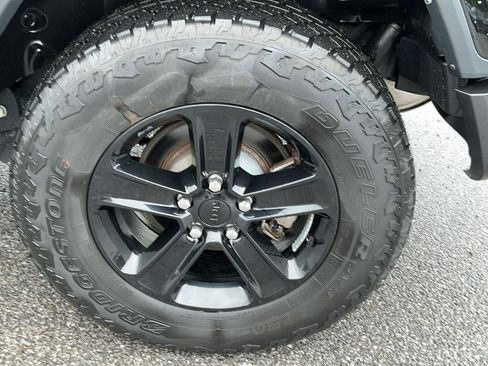 Used 2023 Jeep Wrangler Unlimited Sahara AWD/4WD image 9