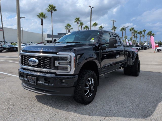 Certified 2025 Ford F350 Platinum w/ FX4 Off-Road Package AWD/4WD image 8