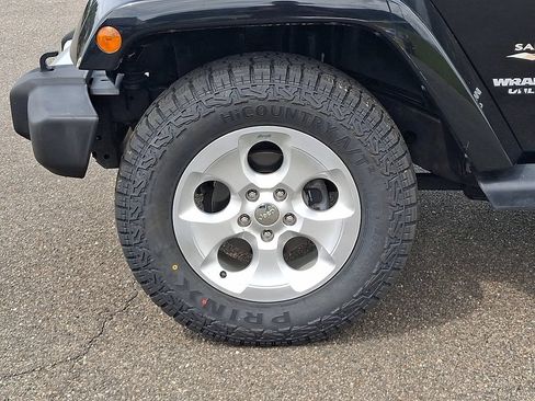 Used 2013 Jeep Wrangler Unlimited Sahara w/ Connectivity Group AWD/4WD image 8