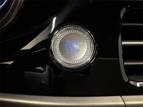 Used 2025 Genesis G70 3.3T Advanced image 10