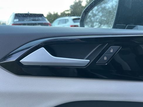 New 2026 Volkswagen Taos S FWD image 17