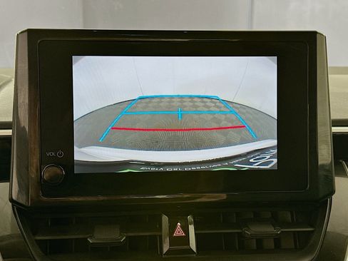 Used 2025 Toyota Corolla LE image 21