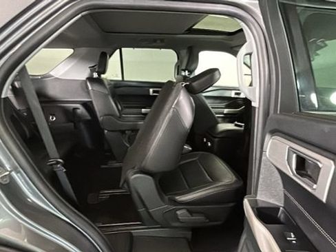 Used 2023 Ford Explorer Limited AWD/4WD image 29