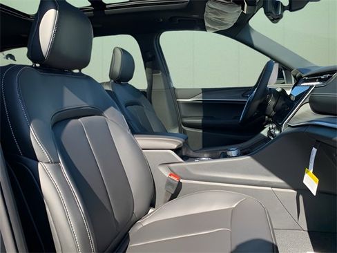 New 2025 Jeep Grand Cherokee Limited w/ Luxury Tech Group II image 30