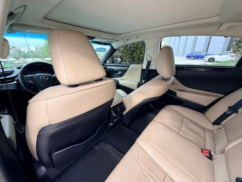 Used 2021 Lexus ES 350 Ultra Luxury w/ Accessory Package 2 image 19