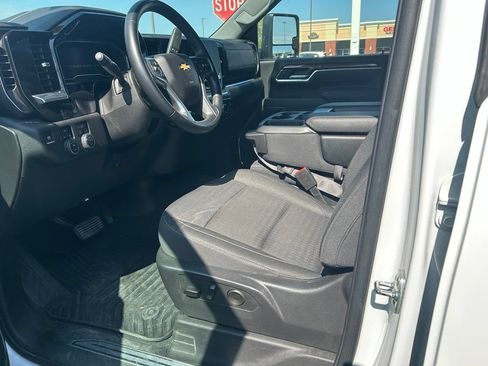 Used 2025 Chevrolet Silverado 2500 LT w/ Convenience Package AWD/4WD image 11