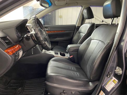 Used 2011 Subaru Outback 2.5i Limited image 5