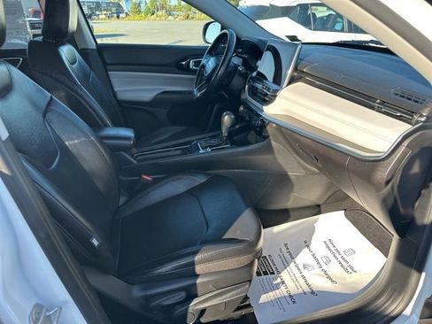 Used 2022 Jeep Compass Limited image 8