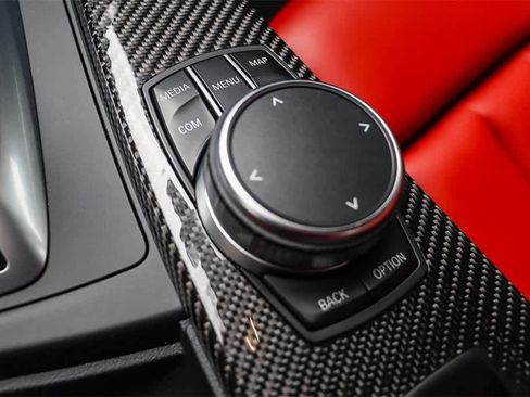 Used 2020 BMW M4 Convertible image 25