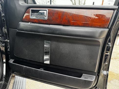 Used 2017 Lincoln Navigator L Select image 28