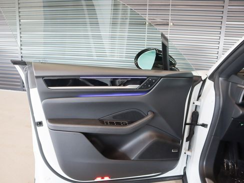 Certified 2025 Porsche Macan 4S Electric image 23