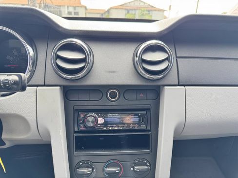 Used 2006 Ford Mustang Coupe RWD image 40