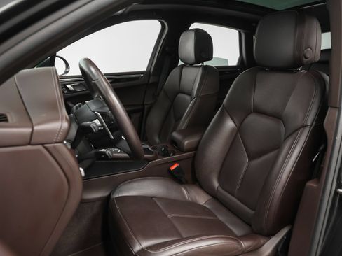 Certified 2019 Porsche Macan AWD/4WD image 5