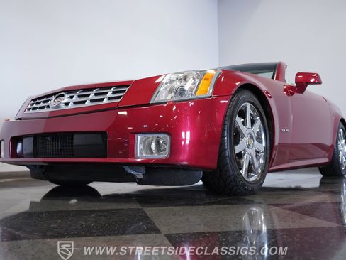 Used 2005 Cadillac XLR image 19