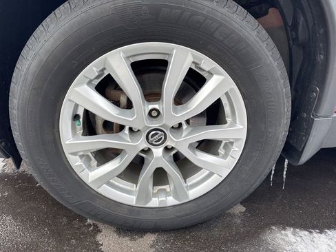 Used 2018 Nissan Rogue SV image 10