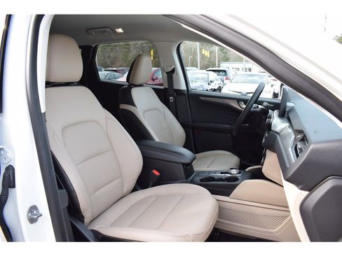 Used 2022 Ford Escape Titanium image 30