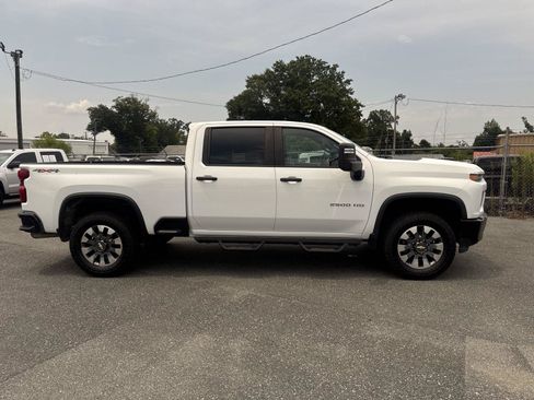 Used 2022 Chevrolet Silverado 2500 Custom w/ Custom Value Package AWD/4WD image 3