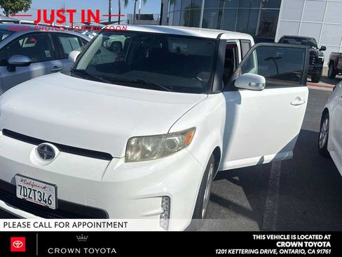 Used 2014 Scion xB FWD image 1