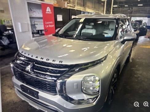 Used 2023 Mitsubishi Outlander SEL image 3