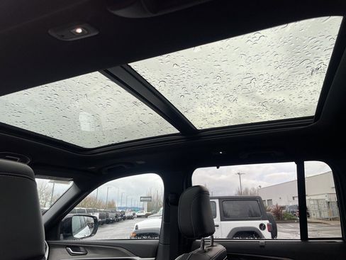 New 2025 Jeep Grand Cherokee Limited w/ Luxury Tech Group II image 12