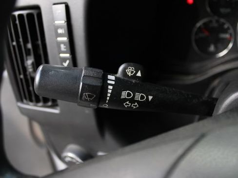 Used 2017 GMC Savana 2500 RWD image 3